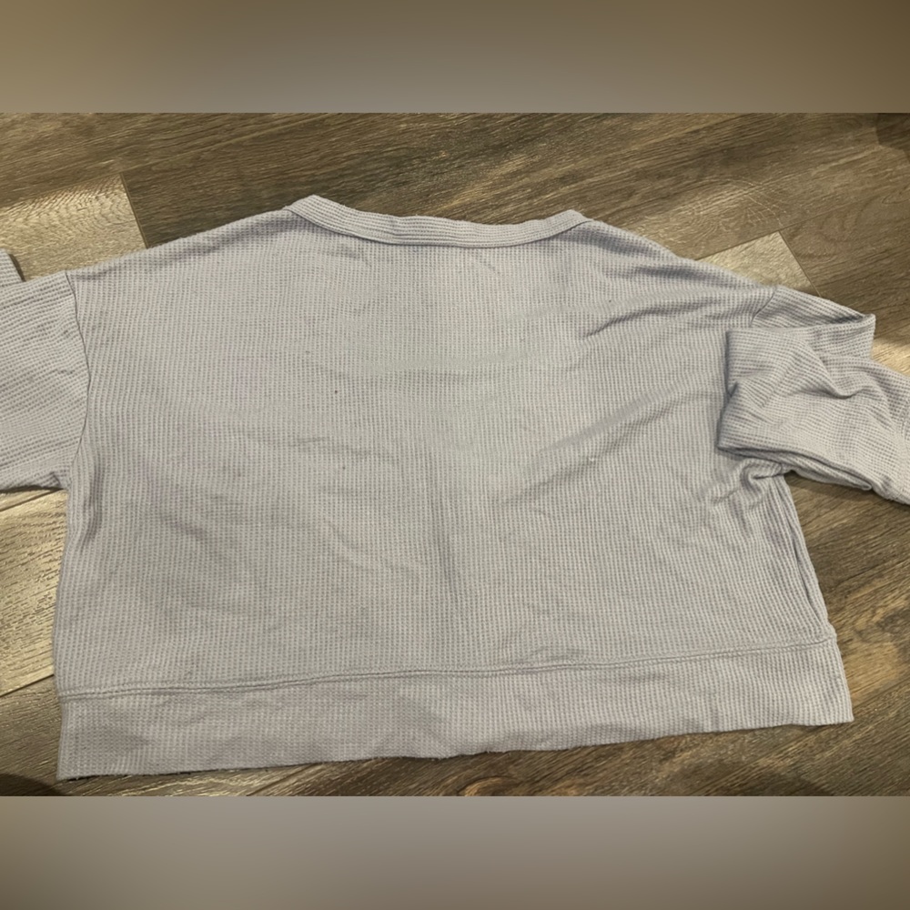Buttoned Cropped Sweater - Picture 3 of 3